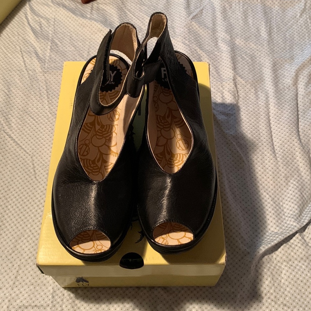 Fly London Yala NWT size 9
